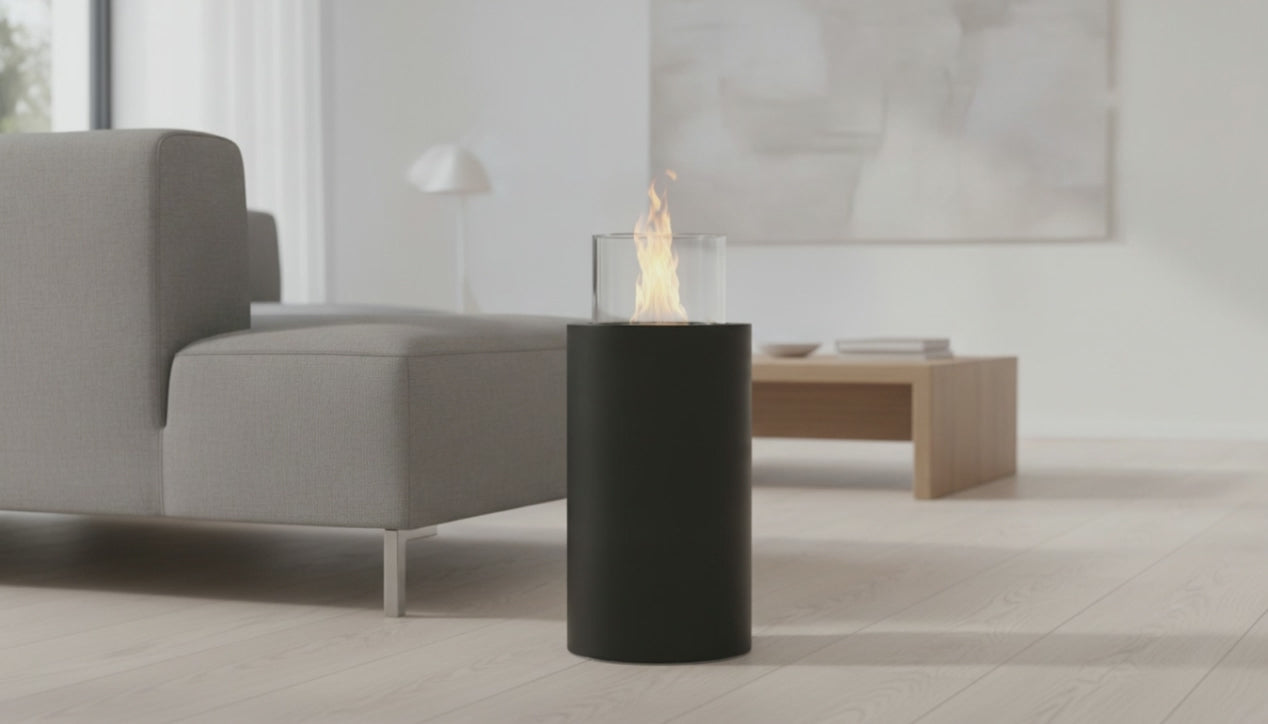 Video: Dualis Ethanol-Standkamin für innen und außen mit brennender Flamme im Wohnzimmer – Raumvisualisierung